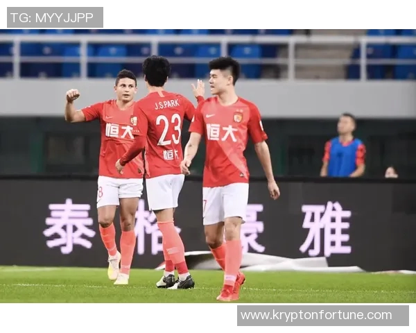 上港与恒大对决裁判表现引发争议球迷热议判罚尺度与公平性